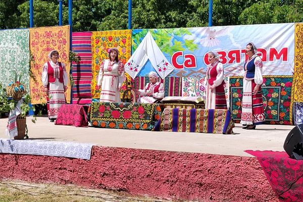 Фальклорная свята “Па сцежках спадчыны”