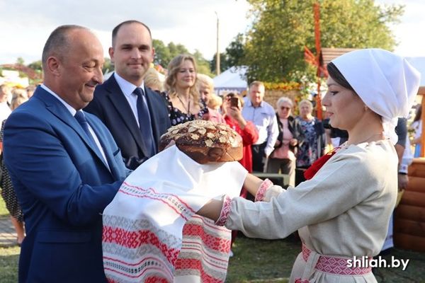 Прэзентацыя падворкаў сельскагаспадарчых прадпрыемстваў – шчодра, весела, творча!